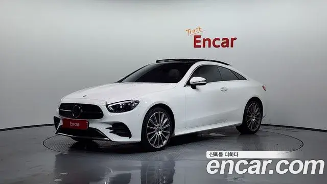 Mercedes-Benz E-Class 2023 — Photo 4/20