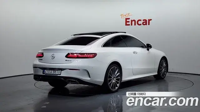 Mercedes-Benz E-Class 2023 — Photo 7/20