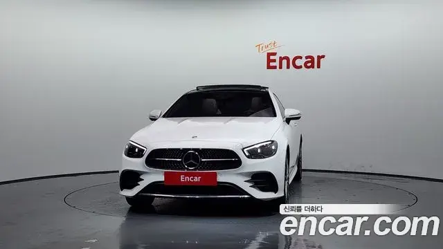 Mercedes-Benz E-Class 2023 — Photo 17/20