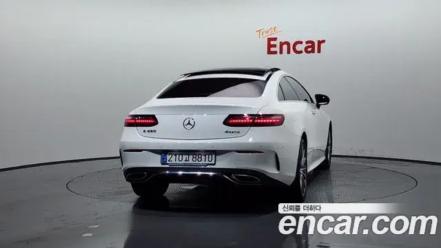 Mercedes-Benz E-Class 2023 — Photo 5/20