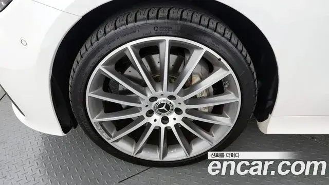 Mercedes-Benz E-Class 2023 — Photo 6/20