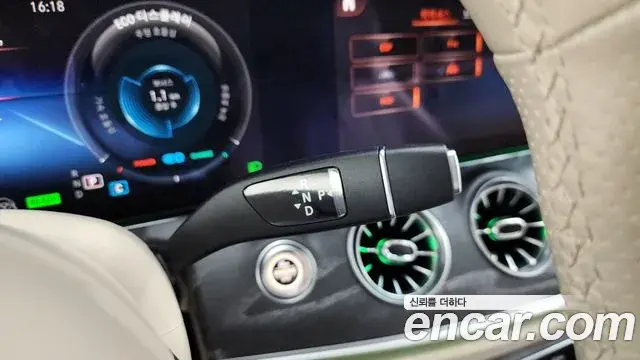 Mercedes-Benz E-Class 2023 — Photo 9/20