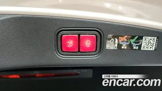 Mercedes-Benz E-Class 2023 — Photo 18/20