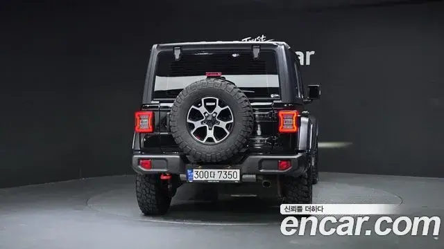 Jeep Wrangler 2023 — ფოტო 13/20