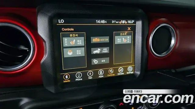 Jeep Wrangler 2023 — ფოტო 18/20