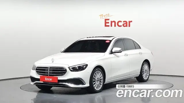 Mercedes-Benz E-Class 2023 — Photo 19/20