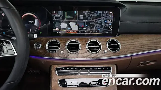 Mercedes-Benz E-Class 2023 — Photo 20/20