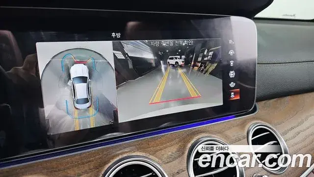 Mercedes-Benz E-Class 2023 — Photo 2/20