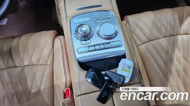 Genesis G90 2022 — Photo 9/20