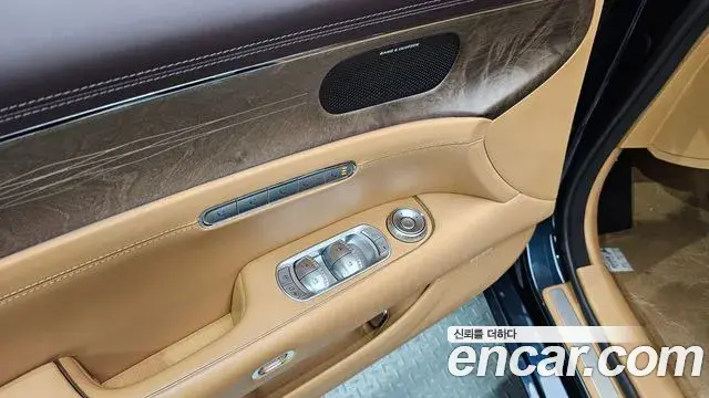 Genesis G90 2022 — Photo 13/20