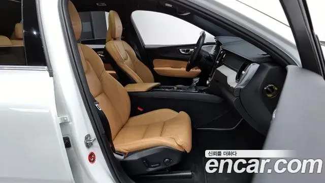 Volvo XC60 2019 — Фото 11/20