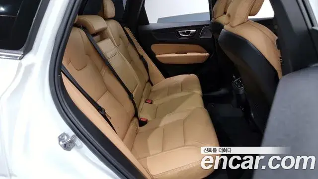 Volvo XC60 2019 — Фото 12/20