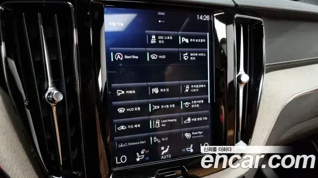 Volvo XC60 2019 — Фото 16/20