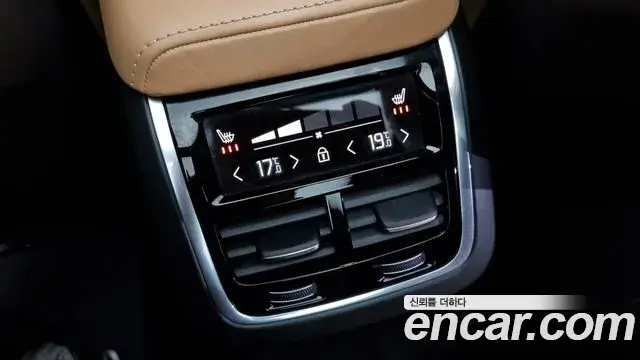Volvo XC60 2019 — Фото 18/20