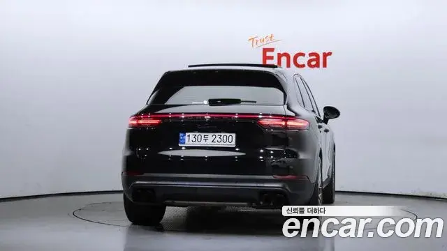 Porsche Cayenne 2023 — Photo 4/20