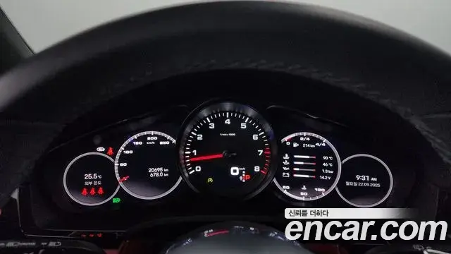 Porsche Cayenne 2023 — Photo 9/20