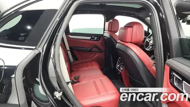 Porsche Cayenne 2023 — Photo 15/20