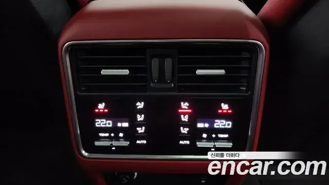 Porsche Cayenne 2023 — Photo 16/20