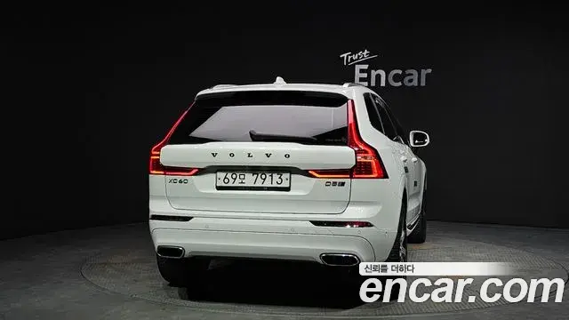 Volvo XC60 2019 — Photo 18/20