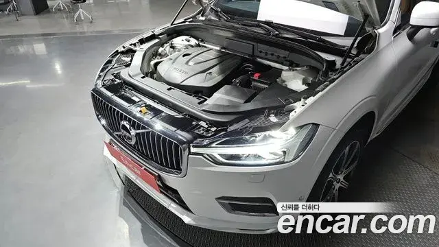 Volvo XC60 2019 — Photo 2/20
