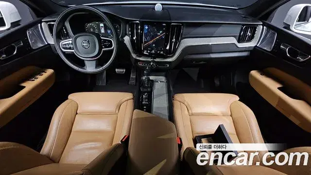 Volvo XC60 2019 — Photo 8/20