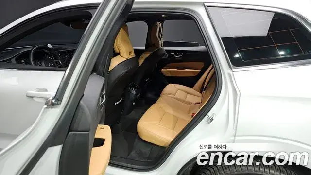 Volvo XC60 2019 — Photo 5/20