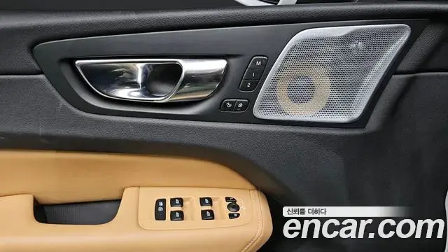 Volvo XC60 2019 — Photo 13/20