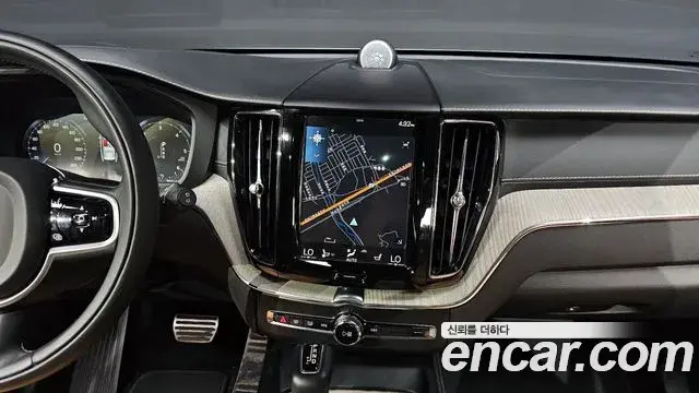 Volvo XC60 2019 — Photo 15/20