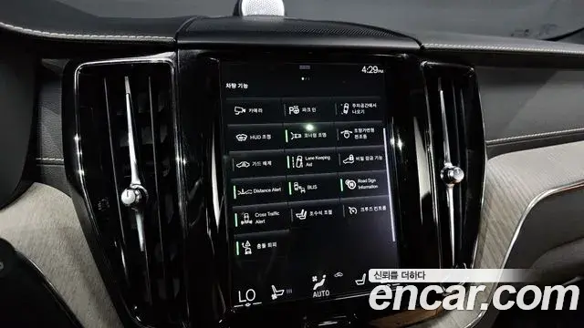 Volvo XC60 2019 — Photo 14/20