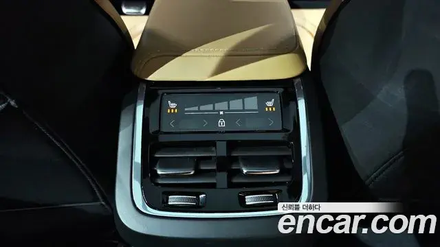 Volvo XC60 2019 — Photo 17/20