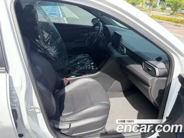 Hyundai Veloster 2020 — Şəkil 16/17