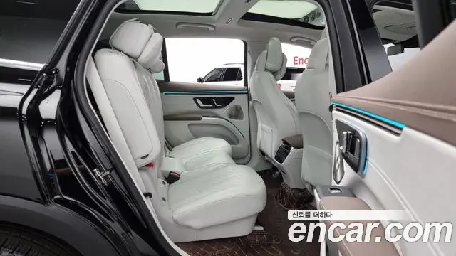 Mercedes-Benz EQS SUV 2023 — Photo 8/20