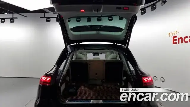 Mercedes-Benz EQS SUV 2023 — Photo 4/20