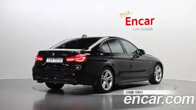 BMW 3 Series 2018 — Şəkil 14/20