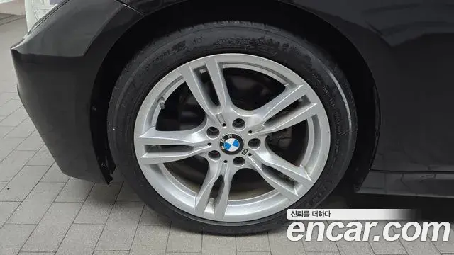BMW 3 Series 2018 — Şəkil 12/20