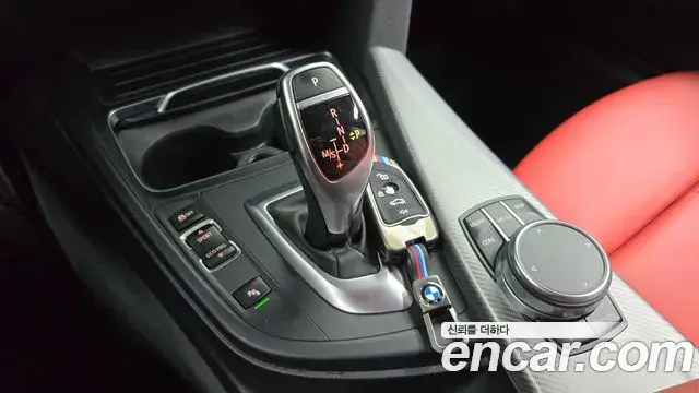 BMW 3 Series 2018 — Şəkil 19/20