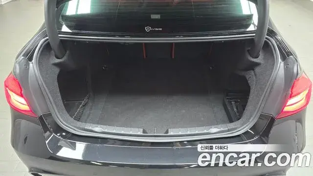 BMW 3 Series 2018 — Şəkil 18/20