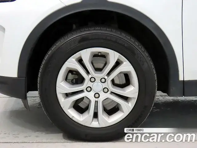 Land Rover Discovery Sport 2020 — Photo 7/20