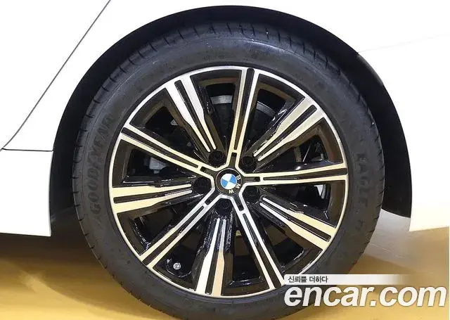 BMW 3 Series 2025 — ფოტო 14/20