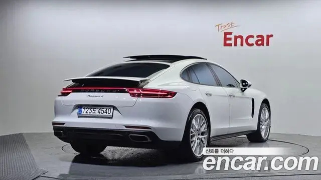 Porsche Panamera 2020 — ფოტო 8/20