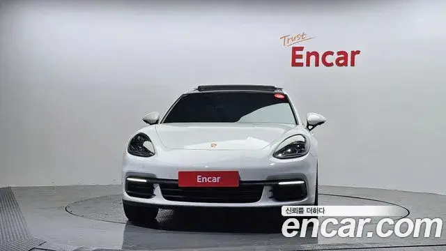 Porsche Panamera 2020 — ფოტო 16/20