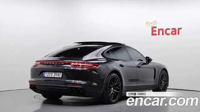 Porsche Panamera 2018 — ფოტო 13/20