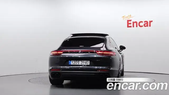 Porsche Panamera 2018 — ფოტო 17/20