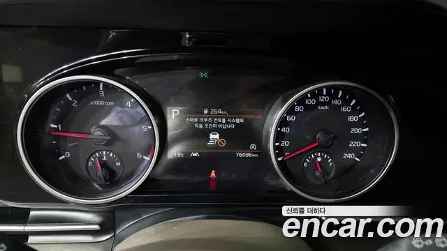 Kia Carnival 2021 — Şəkil 16/20