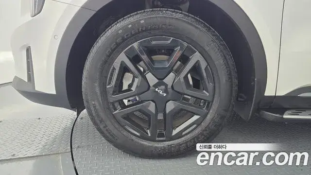 Kia Sorento 2023 — ფოტო 2/20