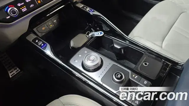 Kia Sorento 2023 — ფოტო 19/20