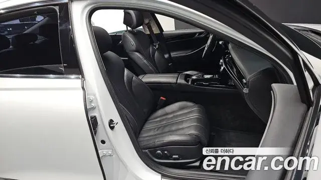 Genesis G80 2022 — Photo 18/20