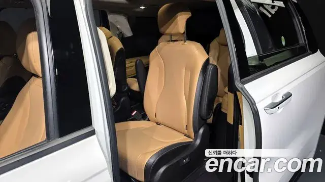 Kia Carnival 2020 — Фото 11/20