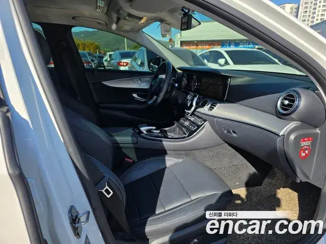 Mercedes-Benz E-Class 2018 — Şəkil 14/20