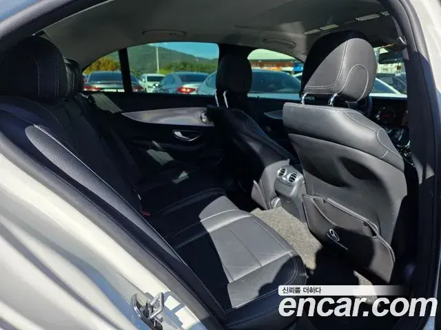Mercedes-Benz E-Class 2018 — Şəkil 13/20